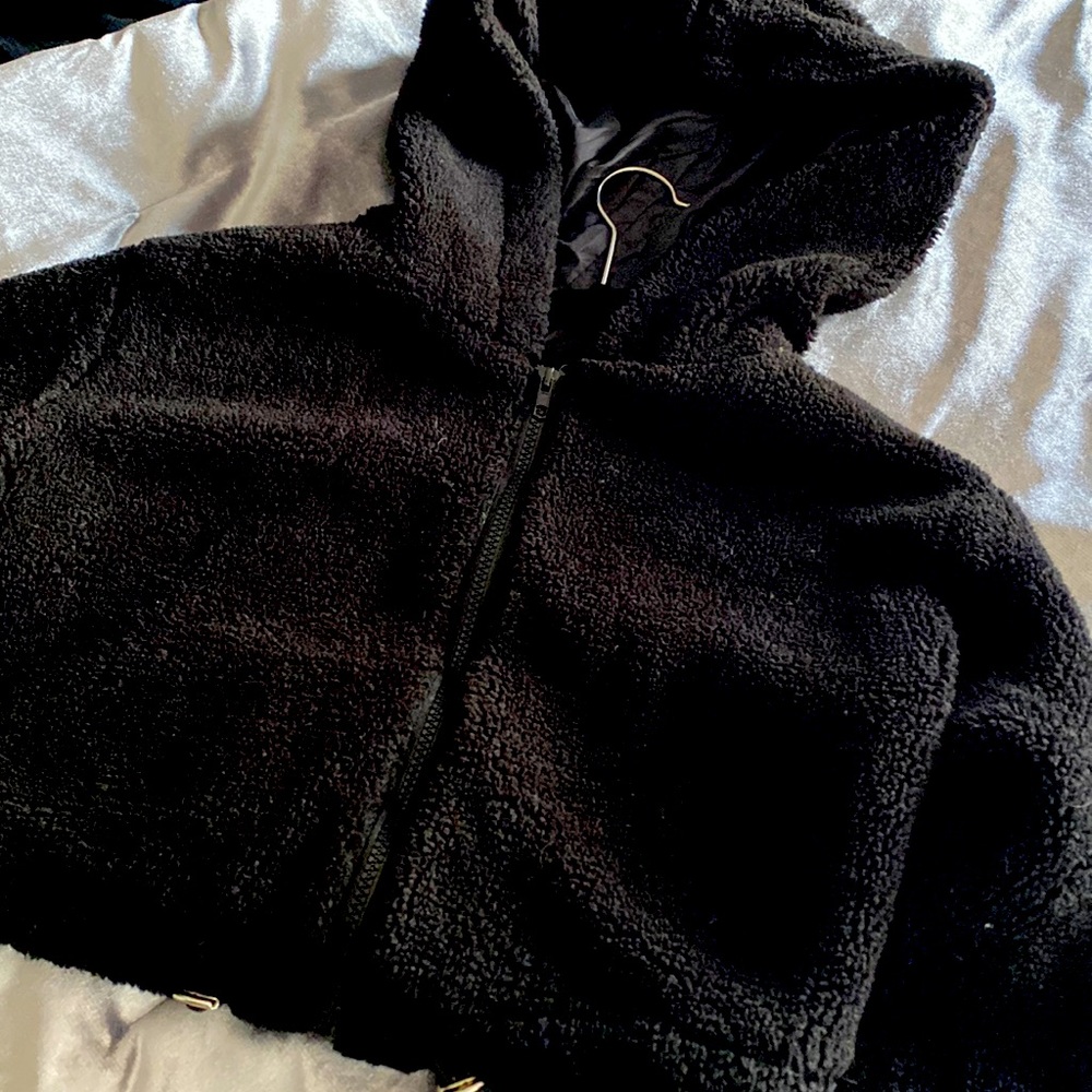 Cropped fuzzy zip-up